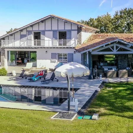Villa Villa Bailara- The Basque Elegance To Spend Dreamy Family Holidays ! Ascain