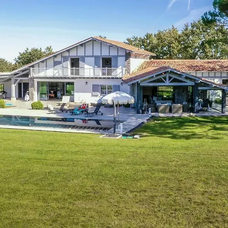 Villa Bailara- The Basque Elegance To Spend Dreamy Family Holidays ! Villa Ascain